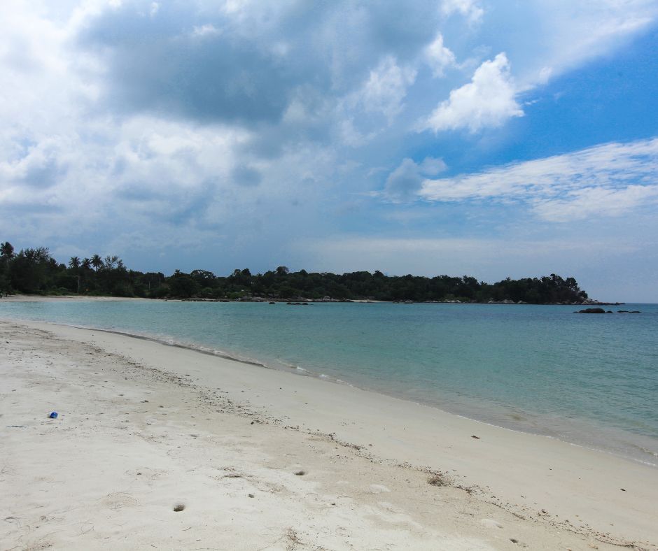 Bintan Batam Yacht Charter indonesia Equator beach